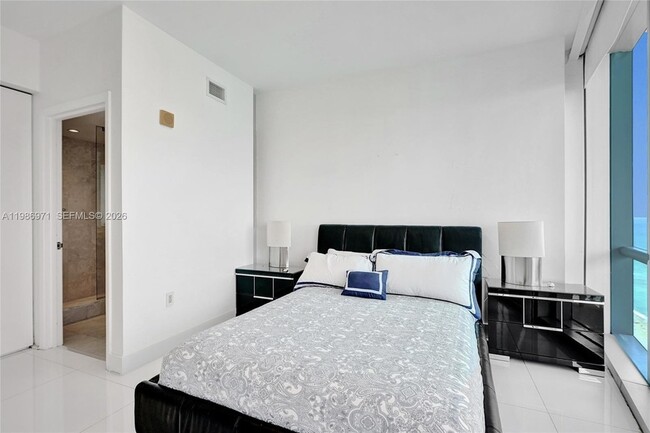 Building Photo - 17121 Collins Ave