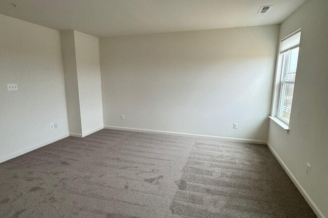 Building Photo - 2543 Westwind Blvd