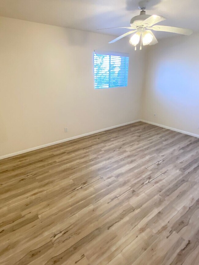 Building Photo - 2 Bedroom 1.5 Bath Townhouse in Fountain Hills