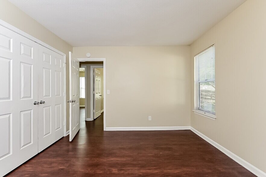 Building Photo - 3122 Chippewa Dr