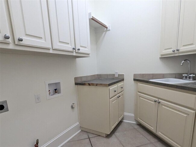 Building Photo - 11301 Taylor Draper Ln