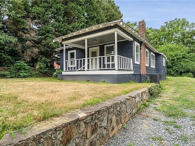 Building Photo - Charming Fully Renovated Cottage Minutes f...