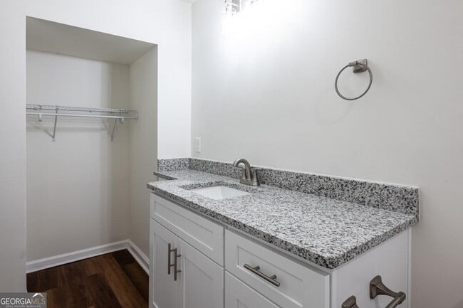 Building Photo - 452 Paines Ave NW