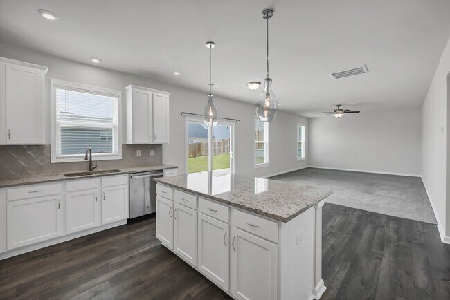 Building Photo - Sophisticated Like-New 4-Bedroom Home with Designer Finishes & Fenced Backyard!