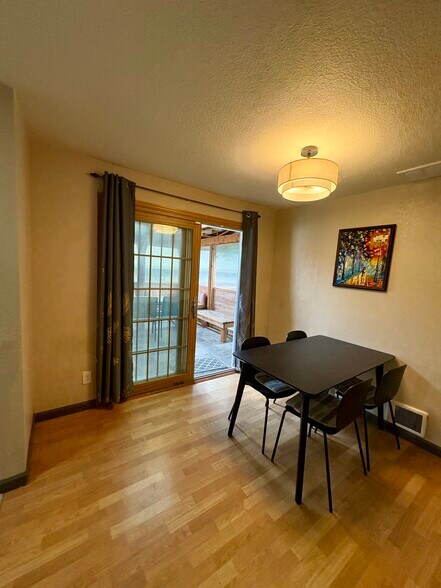 Building Photo - 312 S Nebraska St