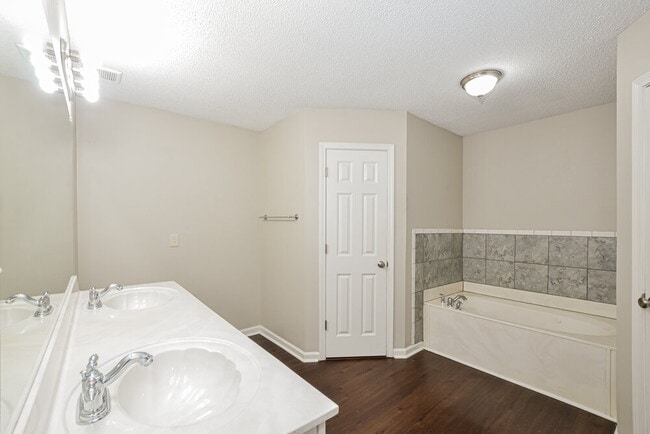 Building Photo - 1813 Cherry Creek Dr