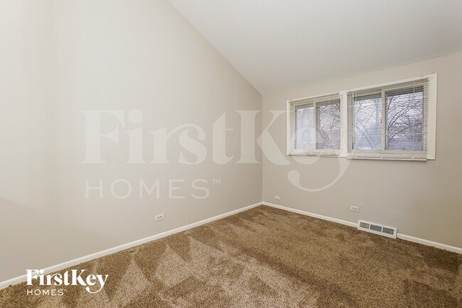 Building Photo - 3317 Fountainbleau Dr