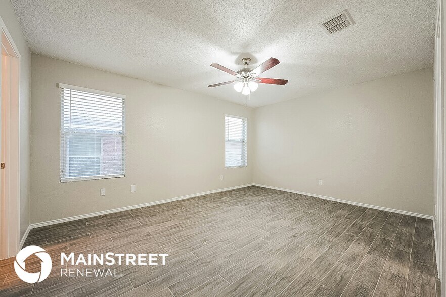 Building Photo - 704 Panola Dr