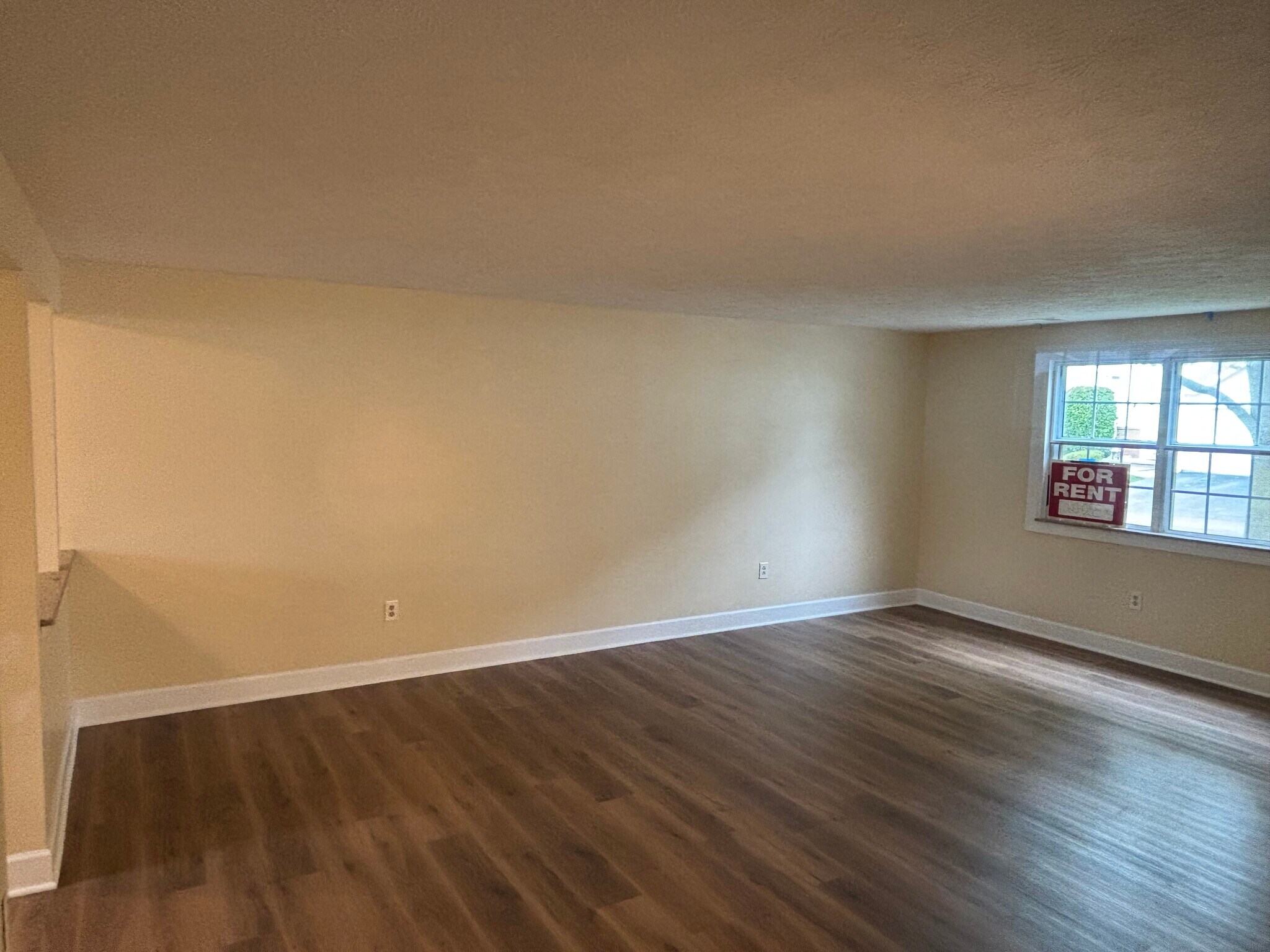 Family Rm - 32 Chestnut Ct