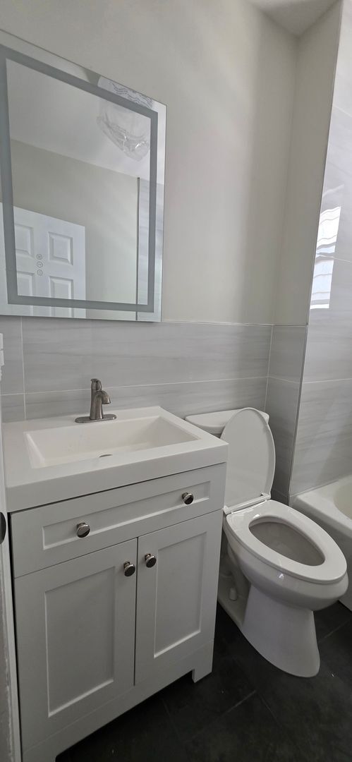 Building Photo - 222 Cross St