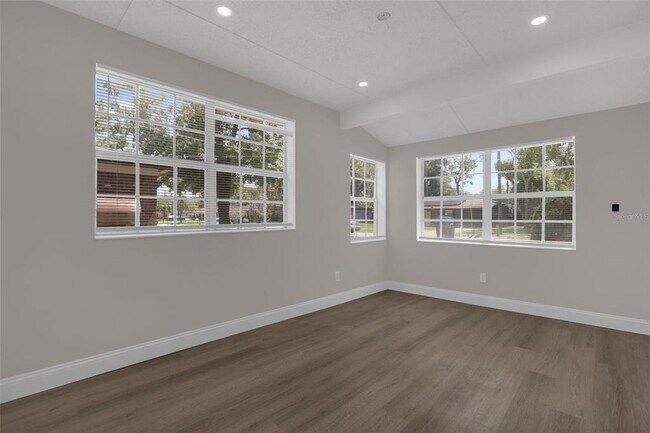 Building Photo - 518 Lavon Dr