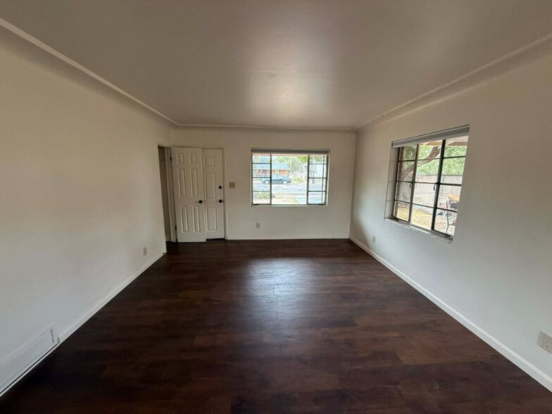 Building Photo - 929 S 4th Ave