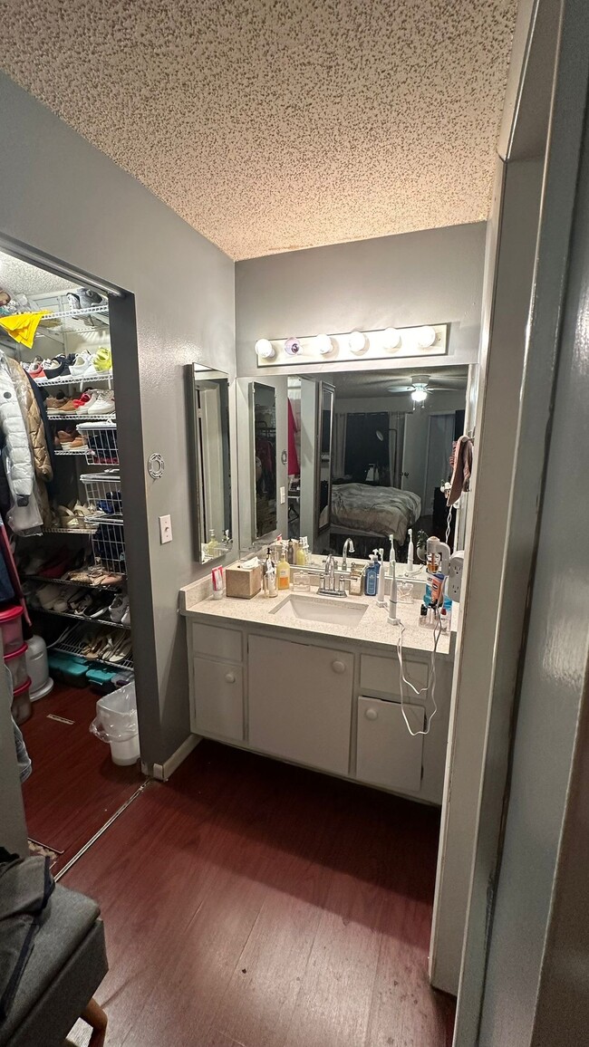 Master Vanity Area - 6575 W Oakland Park Blvd