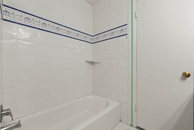 Building Photo - 2927 Rockyridge Dr
