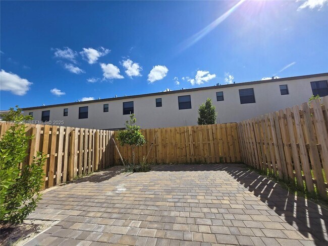 Building Photo - 12884 SW 232nd Ln