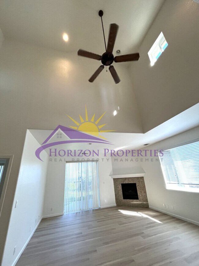 Building Photo - Bright 3 Bed 2.5 Bath 1,840 Sq. Ft. Fair Oaks Home