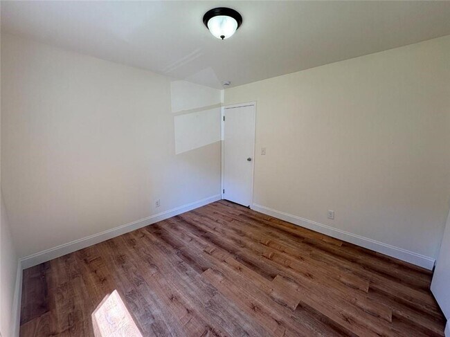 Building Photo - 122 Kenimer Cir