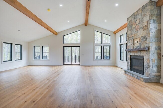 Building Photo - 19 Hidden Glade Dr