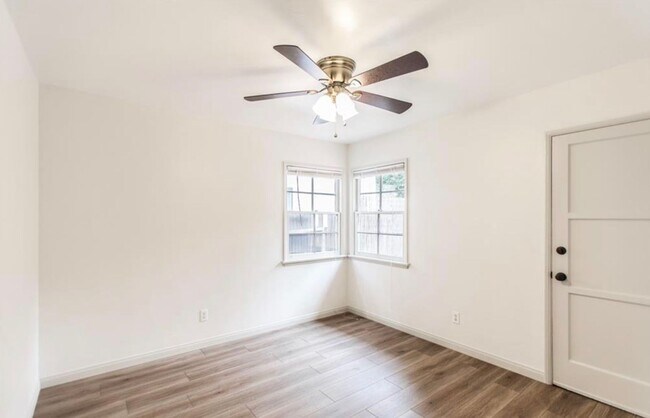 Building Photo - 507 Avenida Victoria