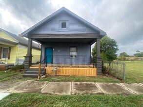 Building Photo - Newly remodeled 3 bedroom house