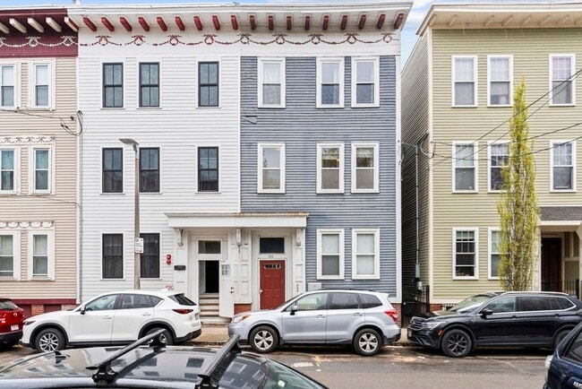 Building Photo - 181 W 5th St
