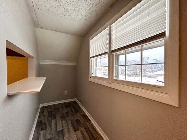 Building Photo - 1461 Leahy St