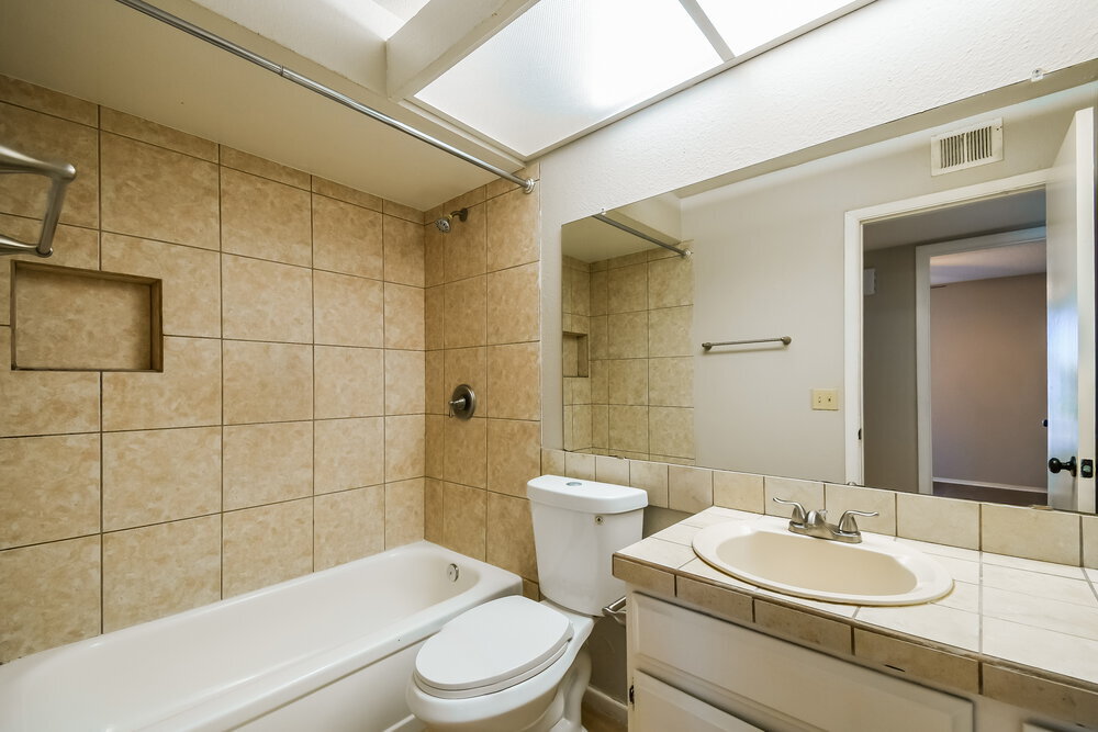 Building Photo - 503 W Cheyenne Dr