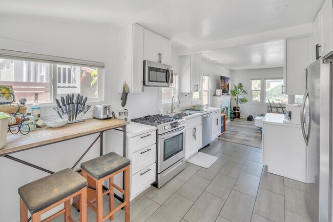 Building Photo - 4129 Vermont St