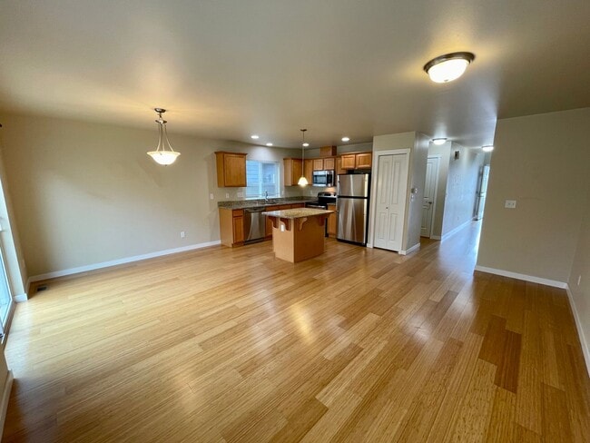 Building Photo - 3 Bedroom 2.5 Bathroom Townhome in Cordata...