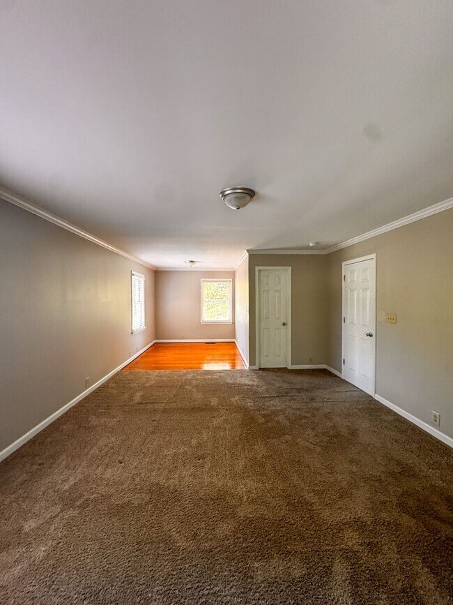 Building Photo - Beautiful Tri Level Home in Vanstory Hills