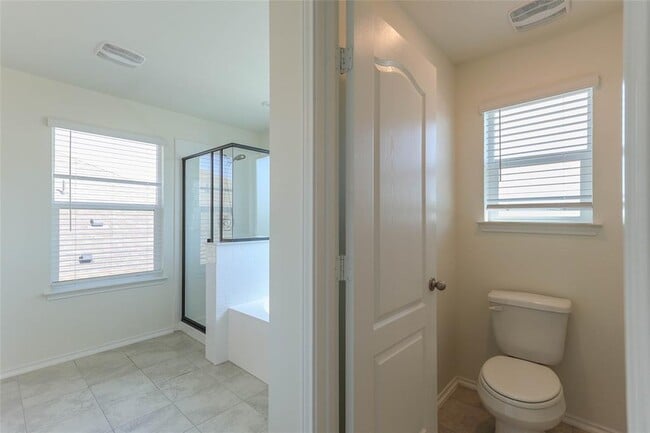 Building Photo - 8203 Knoxville Trl