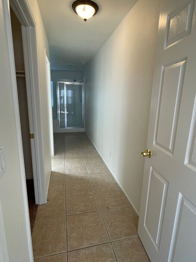 Building Photo - Newly Remodeled Home