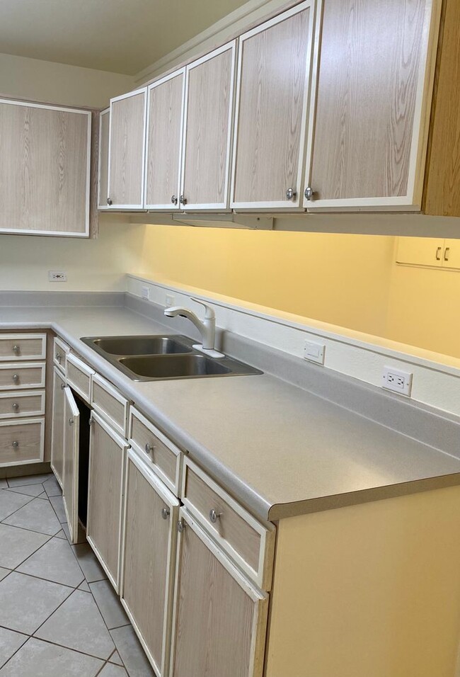 Building Photo - Available Now | 2 Bedroom, 1 Bathroom Apartment w/Scenic View from Enclosed Lanai | Kualana Knoll...