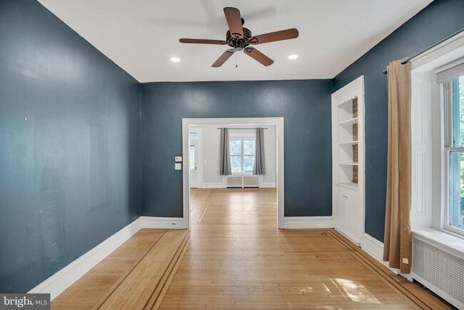 Building Photo - 117 Rochelle Ave