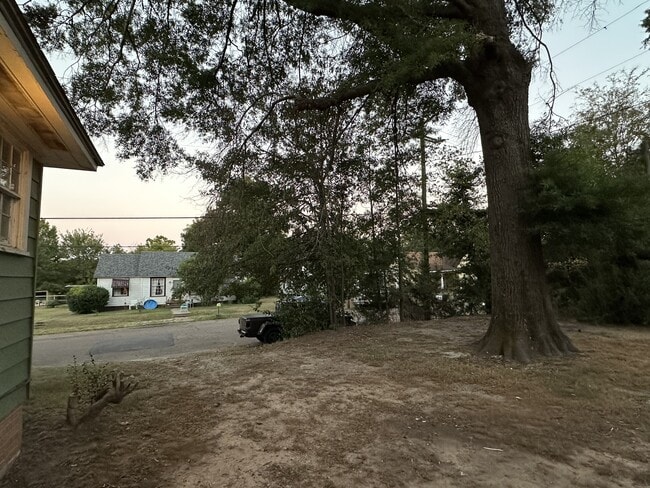 Building Photo - 519 Grand Ave