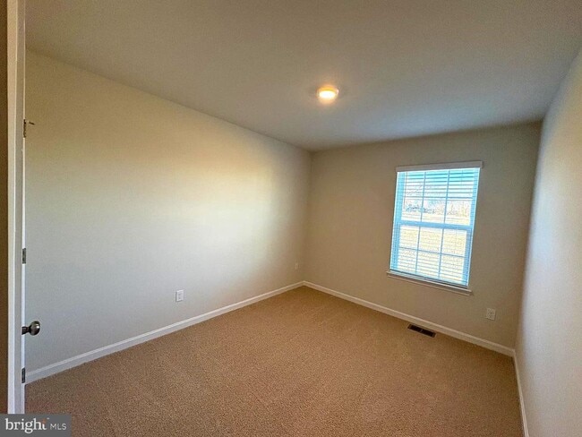 Building Photo - 155 Rae Ct