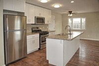 Building Photo - $3,690 / Gorgeous Remodeled 3BR/2BA Home in Newark City