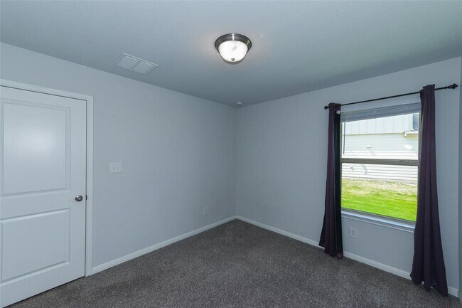 Building Photo - 216 Pearland St