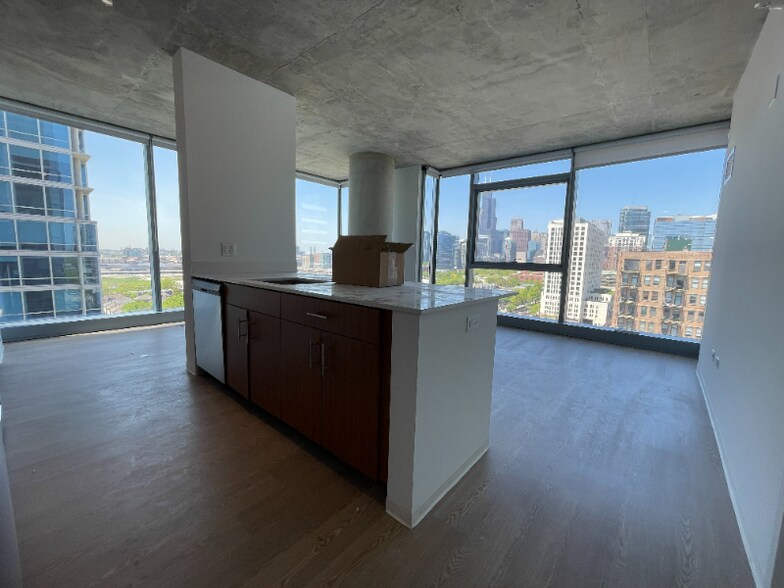 Primary Photo - 1402 S Wabash Ave