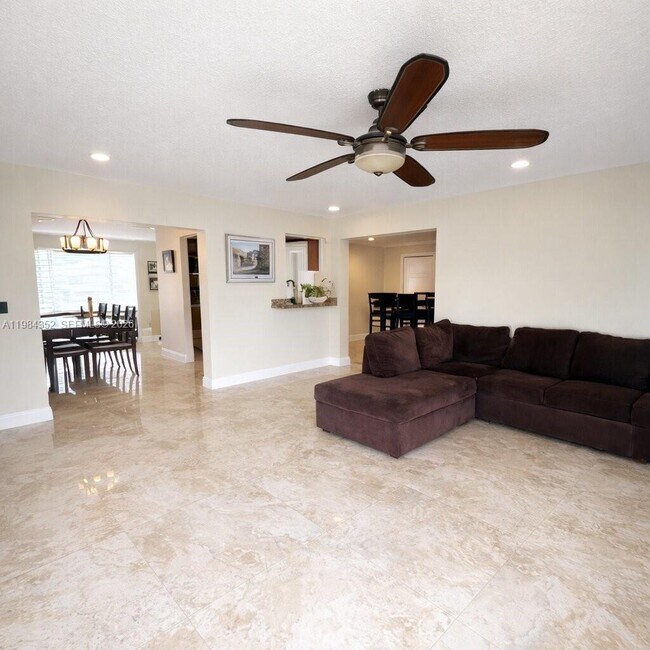 Building Photo - 6527 NW 2nd St