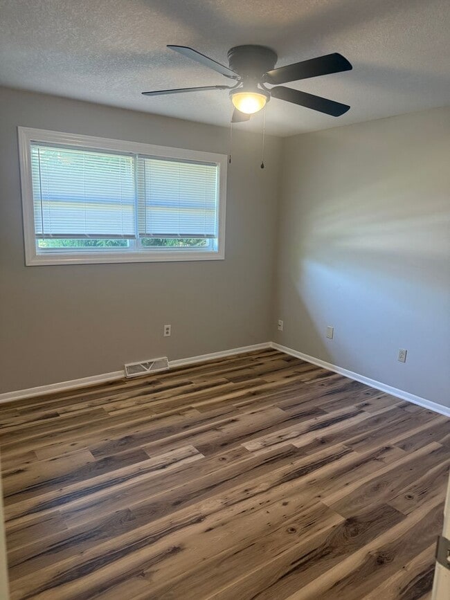 Building Photo - 4304 Mesa Dr