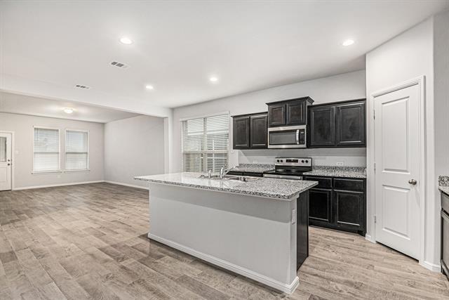 Building Photo - 724 Beebrush Dr