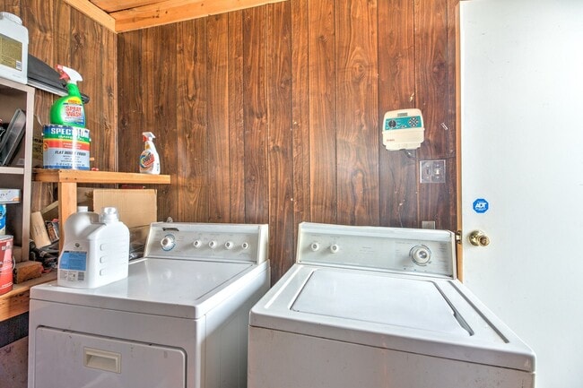 Building Photo - PRICE REDUCTION & MOVE IN SPECIAL! 1320 1/2 E. Colton Ave. Cozy 1 bedroom, 1 bathroom Redlands Co...