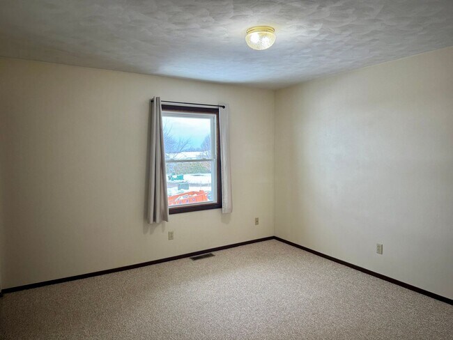 Building Photo - 4130-4136 Canterbury Dr