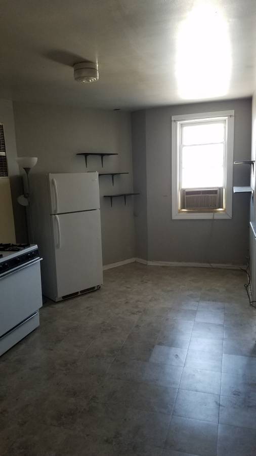 Building Photo - 1332 W 18th St