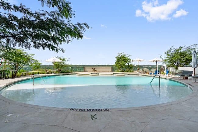 Building Photo - 44 East Ave