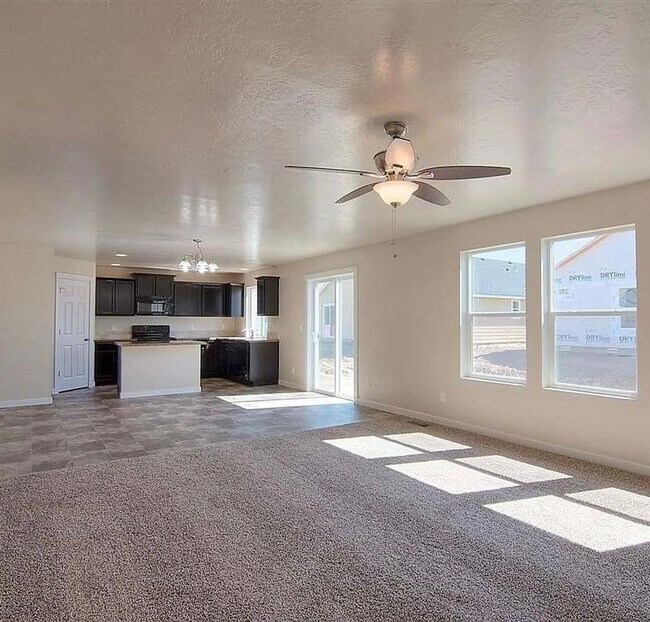 Building Photo - Comfortable Living in a Beautiful, Well-Kept Home