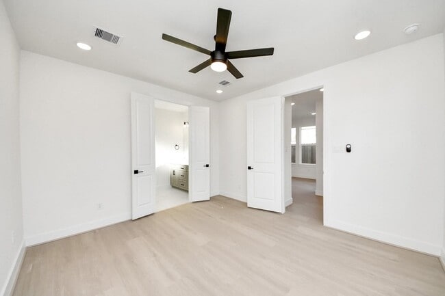 Building Photo - 4324 Avron Dr