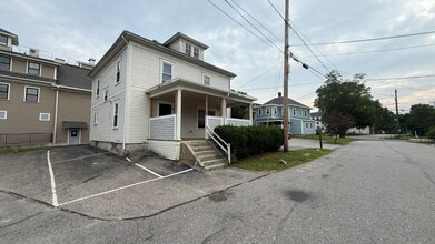 Building Photo - 5 Bedroom 2 bathroom House Available for r...