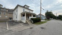 Building Photo - 5 Bedroom 2 bathroom House Available for r...